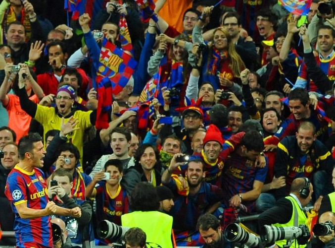 Radość kibiców Barcelony po wygraniu LM