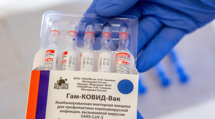 Kedden 140 ezer második dózis Szputnyik vakcina érkezik Magyarországra / Fotó: MTI / Rosta Tibor