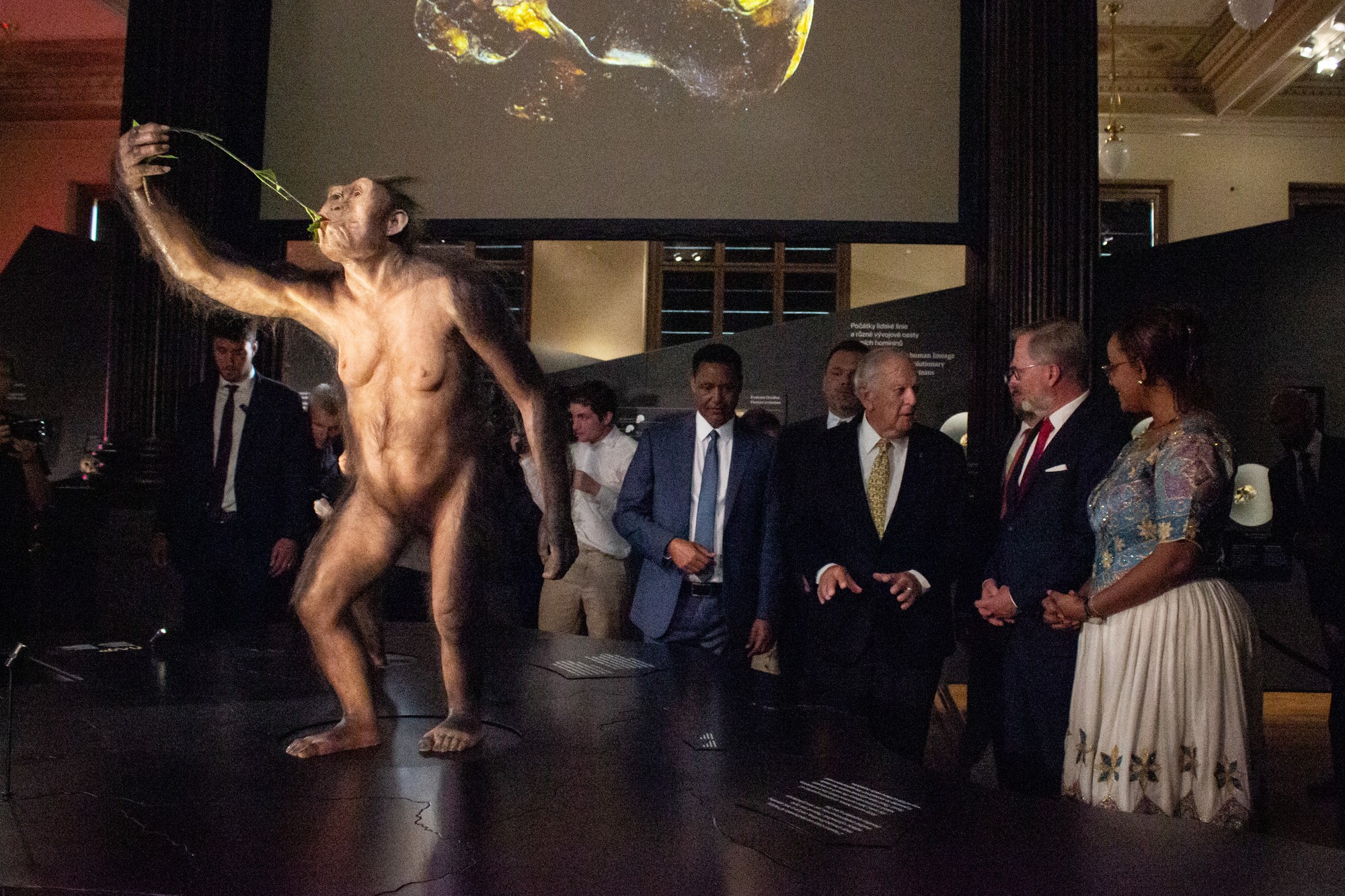 Sprava etiópska ministerka cestovného ruchu Selamawit Kassaová, český premiér Petr Fiala, paleoantropológ a objaviteľ Lucy Donald Johanson a paleoantropológ a objaviteľ Selam Zeresenay Alemseged.