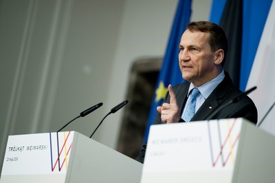 Sikorski w Londynie: Ukraińscy żołnierze nie tylko bronią kraju, lecz kupują Europie czas