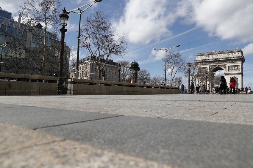 Ulice Pariza su poluprazne