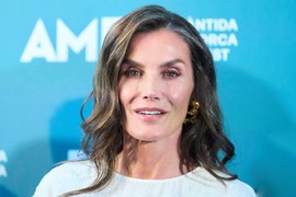 Kraljica Leticija pokazala kako izgleda LUKSUZ NA ŠPANSKI NAČIN: Lanena haljina od 1.200 evra i MAGIČNA NARUKVICA koja će i najdosadniji stajling učiniti posebnim