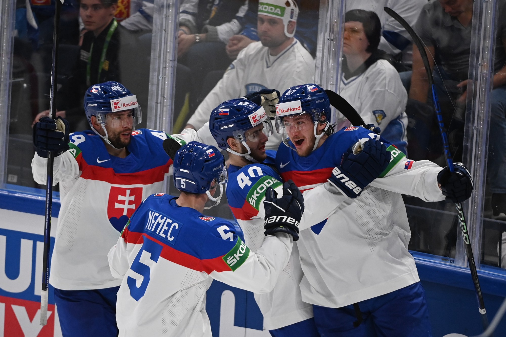 Slovenskí hokejisti bojovali o semifinále s Fínmi. 