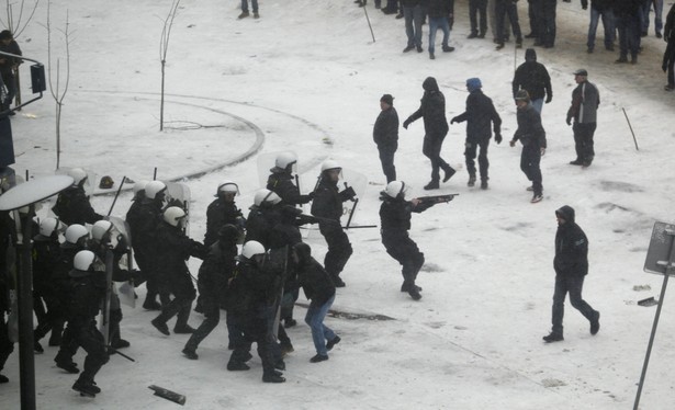 Starcia przed JSW. Związkowcy i policja przerzucają się odpowiedzialnością