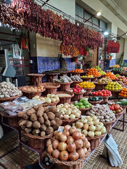 Maderskie stragany pełne są pysznych warzyw i owoców. 