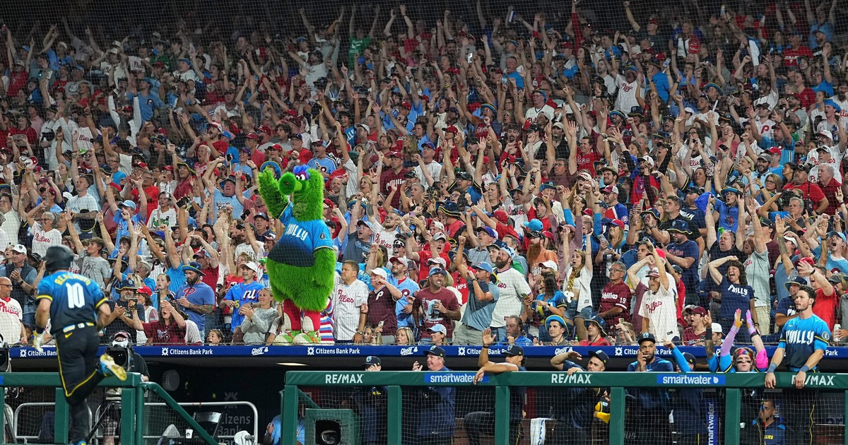 This summer's hottest stadium sensation: Fans caught on camera ...