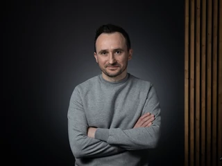 Jacek Lempart, bloger finansowy, założyciel portalu atlasETF.pl: „Prawda jest taka, że na inwestowanie wszyscy jesteśmy wręcz skazani. Bo w tzw. pieniądz fiducjarny, jakim posługujemy się na co dzień, wbudowana jest inflacja”