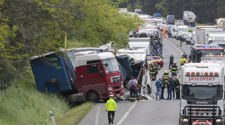 Újabb részletek derültek ki a szlovákiai buszbalesetről / Fotó: MTI/AP/TASR/Michal Svítok