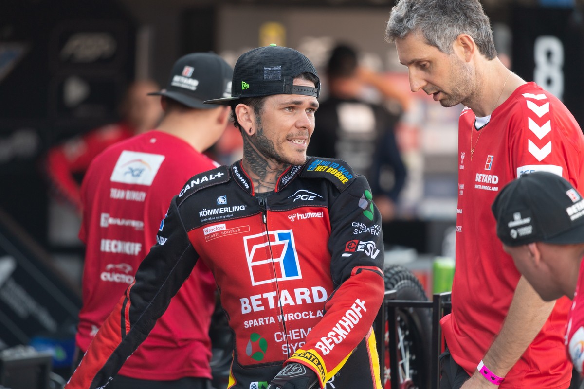 Zawodnik Betardu Tai Woffinden (C) podczas meczu żużlowej Ekstraligi Fogo Unia Leszno - Betard Sparta Wrocław