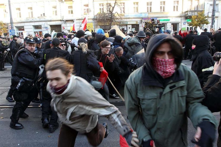 policja, zadyma, demonstracja, dzień niepodległości