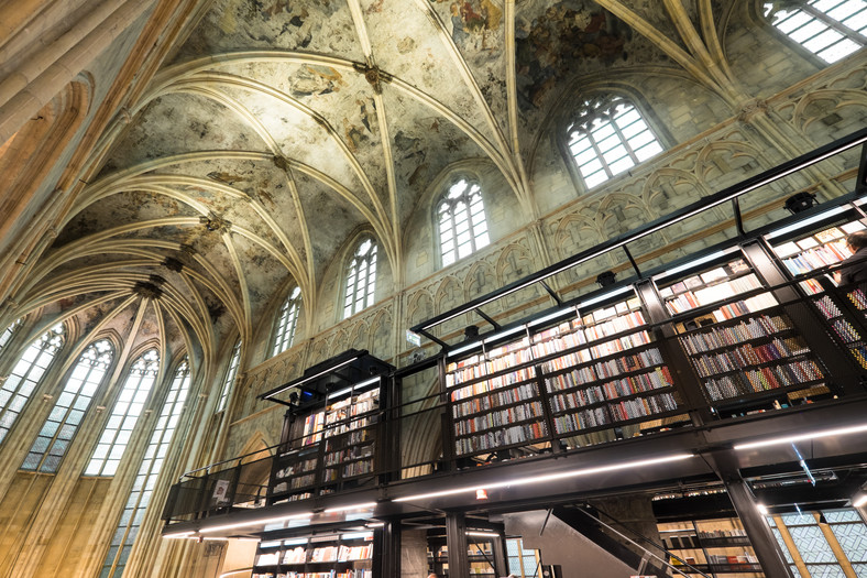 Kościół przerobiony na bibliotekę w Maastricht, Holandia