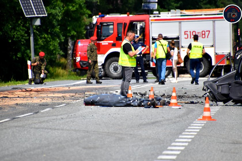 DK nr 50. W Grębiszewie tir zderzył się z osobówką. Nie żyją cztery osoby