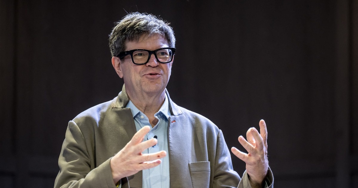 Meta's chief AI scientist says DeepSeek's success shows that 'open ...