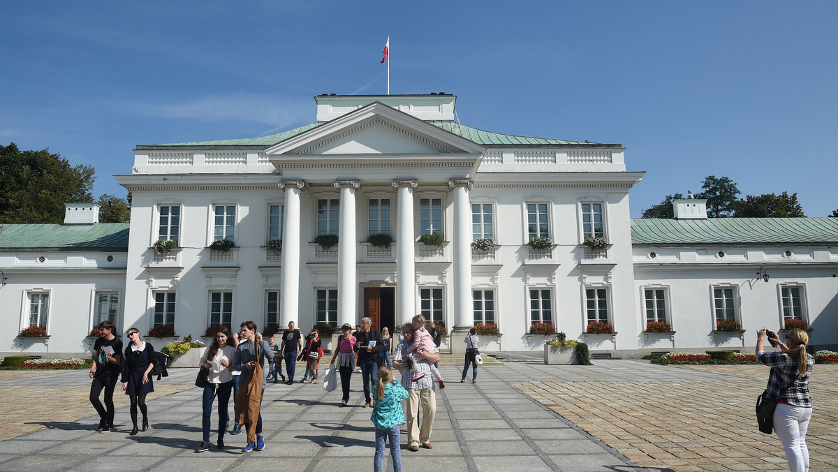 Darmowe zwiedzanie Pałacu Belwederskiego - m.in. zrekonstruowanego gabinetu marszałka Józefa Piłsudskiego, wystawy poświęconej wodzowi, oraz pomieszczeń pałacowych - zaplanowano w ramach tegorocznej edycji Europejskich Dni Dziedzictwa. Zwiedzanie Belwederu trwało do godziny 17.