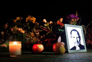 Steve Jobs nie żyje: Zobacz jak świat żegna wizjonera