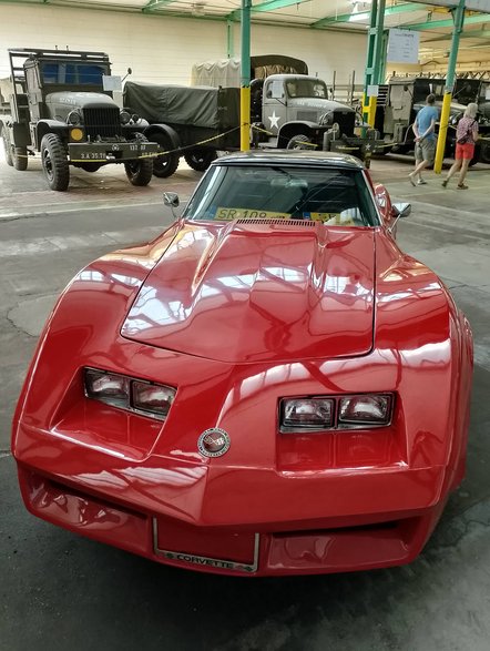 Chevrolet CORVETTE C3 rok produkcji 1974. Wytwarzany od sierpnia 1967 do października 1982. Silnik 5,7 litra osiągał moc 400 KM