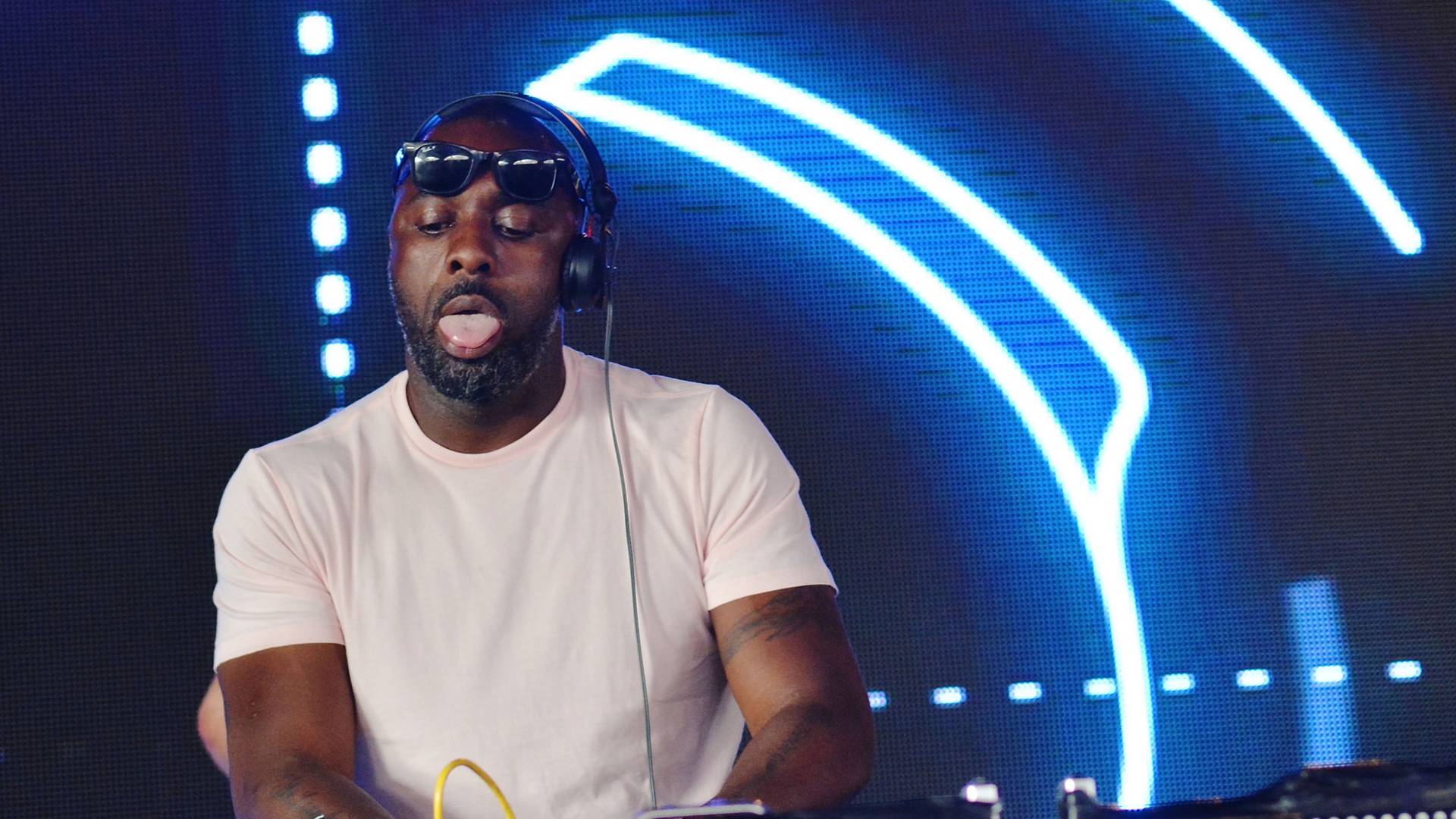 Idris Elba zagra DJ-ski set na Coachelli. To tylko kolejna nietypowa pasja tego aktora