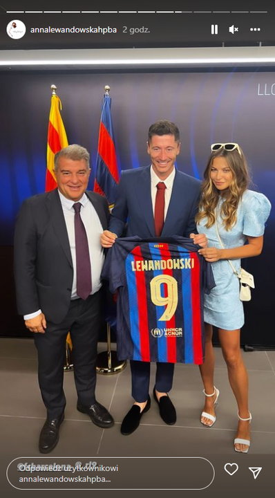 Robert Lewandowski z żoną Anną i prezydentem FC Barcelona Joanem Laportą