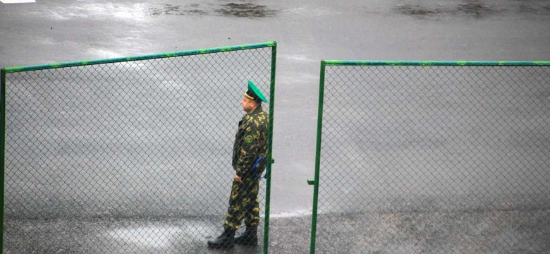 "Być może Białoruś zaczęła się zapychać". Deportuje migrantów, których wiza straciła ważność