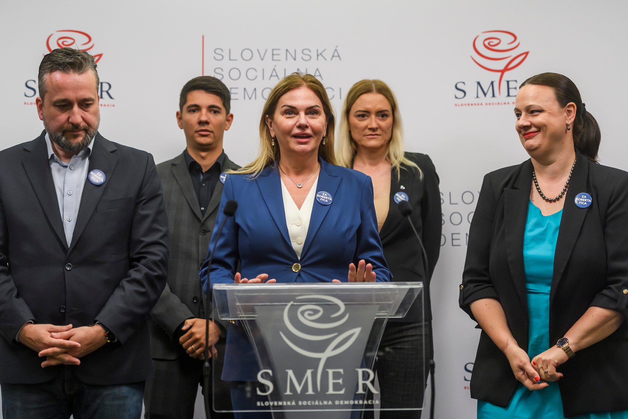 Europoslanci za Smer-SD: Ľuboš Blaha, Erik Kaliňák, Monika Beňová, Judita Laššáková a Katarína Roth Neveďalová.