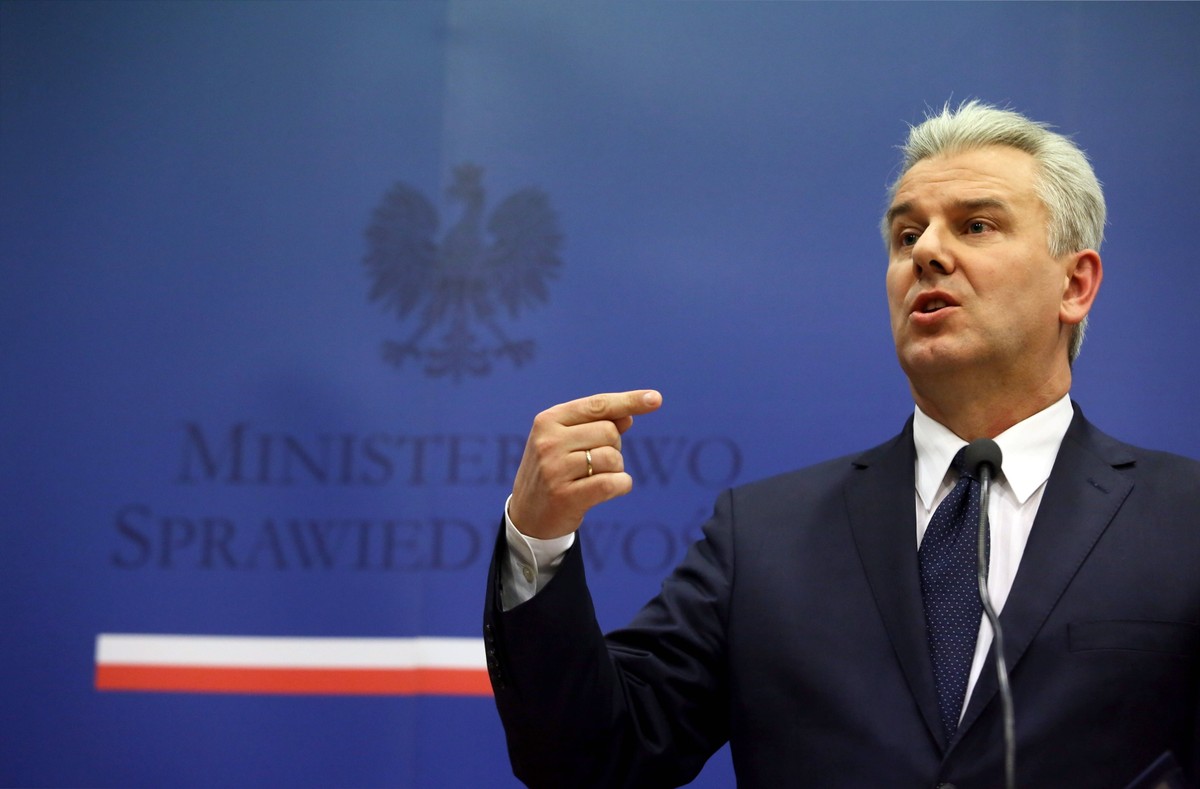 Zdaniem prokuratorów we wszystkich tych wypadkach minister Cezary Grabarczyk wykroczył poza delegację ustawową.