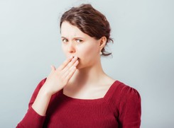 Zapach z ust mówi sporo o twoim zdrowiu. Sprawdź!