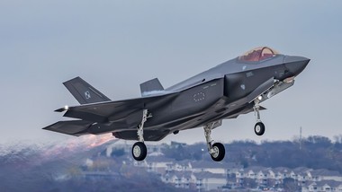 rekordowe pożyczki na wojsko. polska przyspieszyła z wydatkami