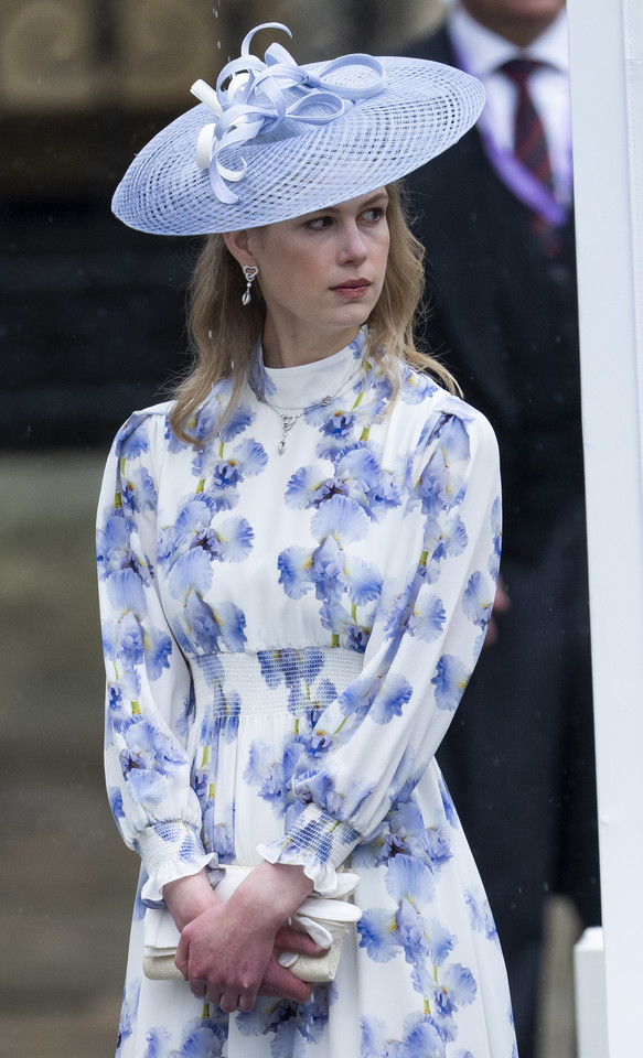 Ludwika Windsor, córka księżnej i księcia Edynburga, w błękitnym kapeluszu