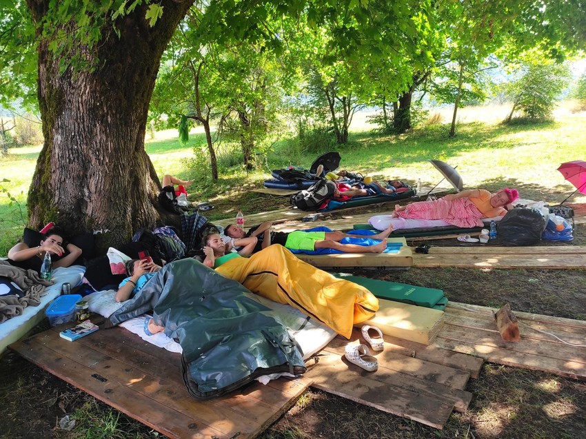 Takmičari leže više od 400 sati