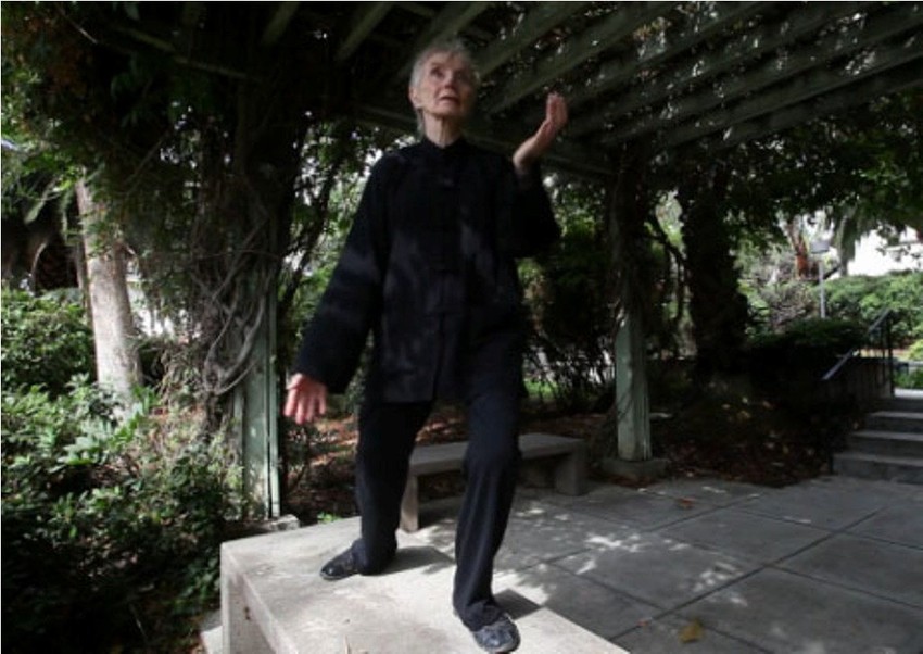 Kej D'Arsi: bakica-akcioni heroj