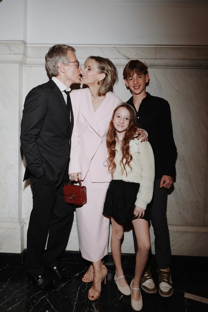 Dr Tamara Lazić sa suprugom Džonom i decom