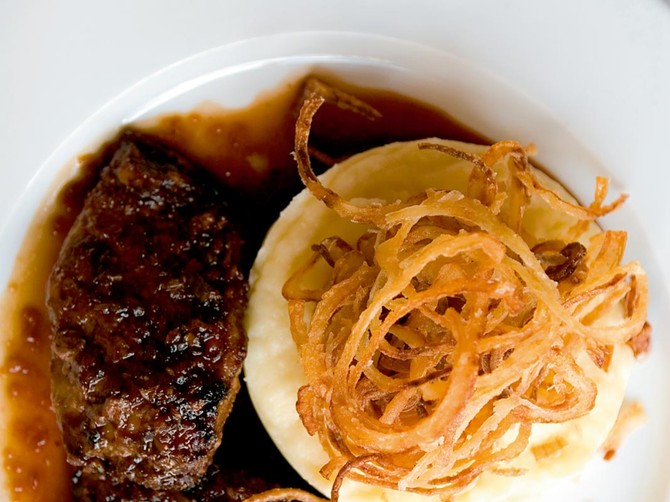 19493_przena-telecathe-veal-liver-with-mashed-potatoes-and-crackling-onions-on-plate-shutterstock_13881046