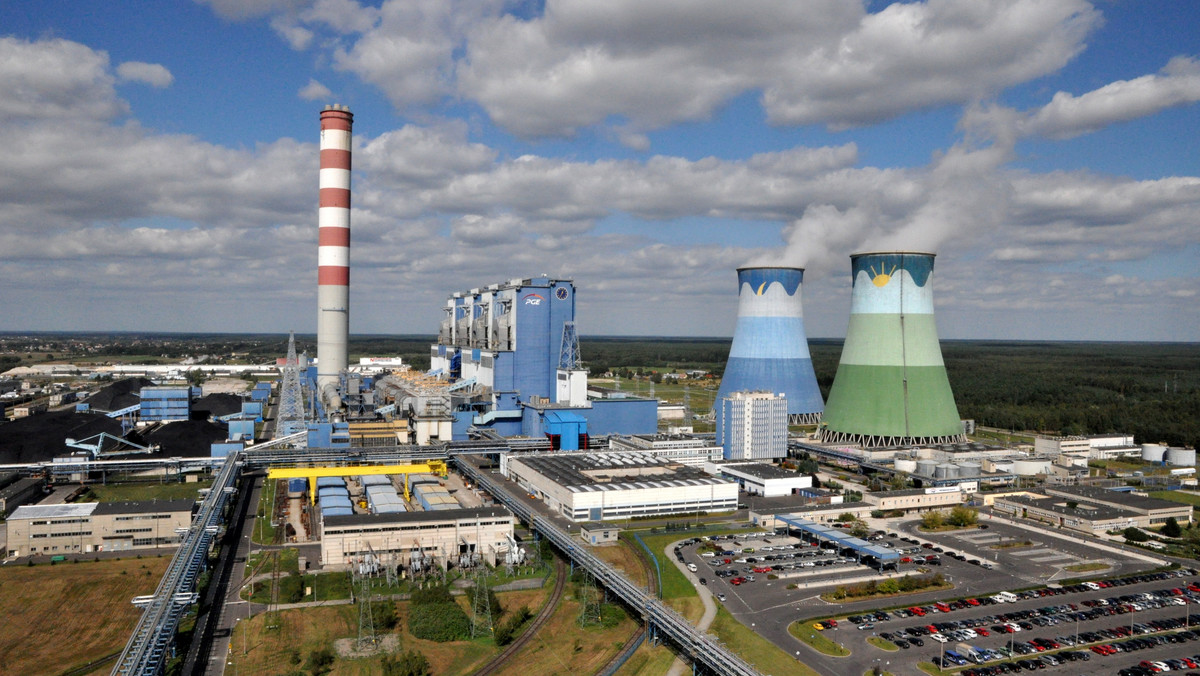 Francuzi dokonują zwrotu w polityce energetycznej. Zamierzają wspierać węgiel. Tymczasem jesienią będą gospodarzami szczytu klimatycznego. To ważne z polskiego punktu widzenia.