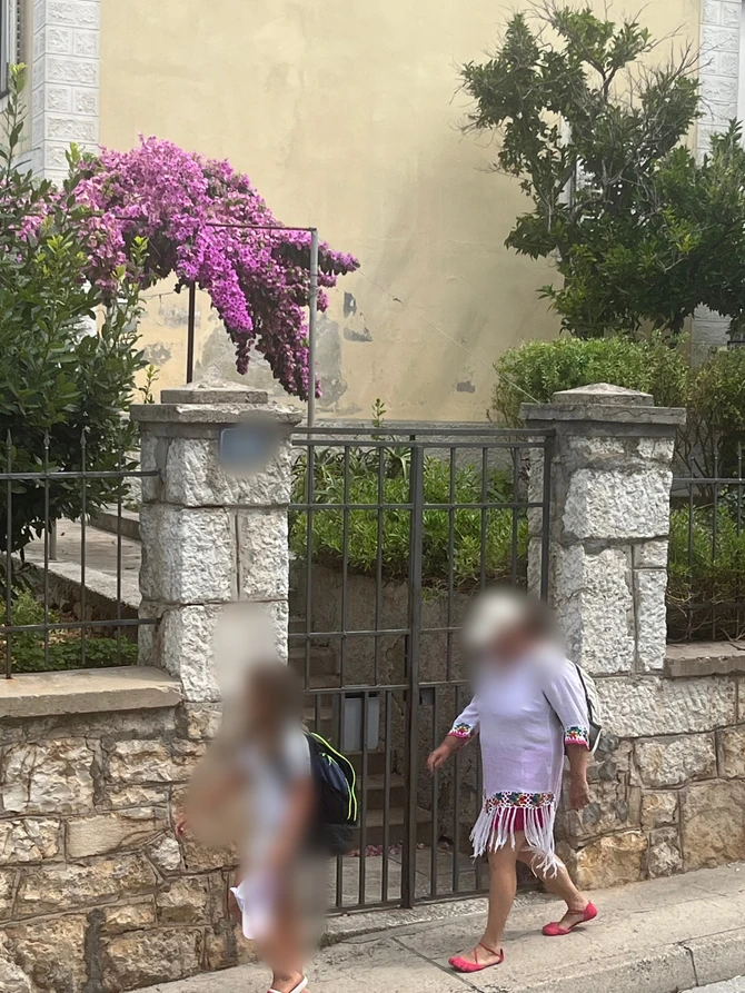 Papuče sa razdvojenim prstima na nogama