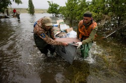 "Rosjanie nie ewakuują. Wręczają paszporty i oferują wywózkę do Woroneża"