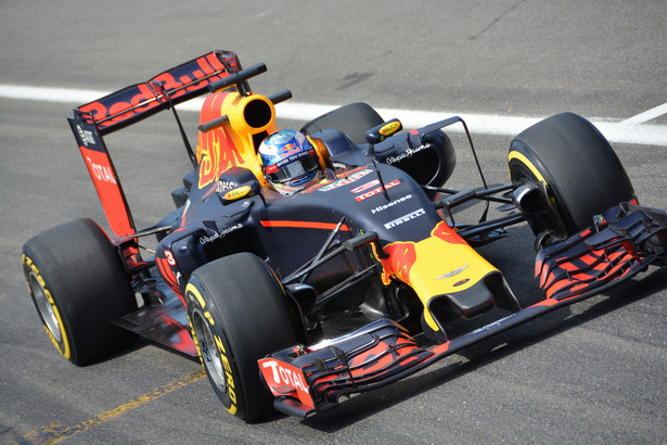 Formuła 1: Daniel Ricciardo pobił rekord toru pod Barceloną