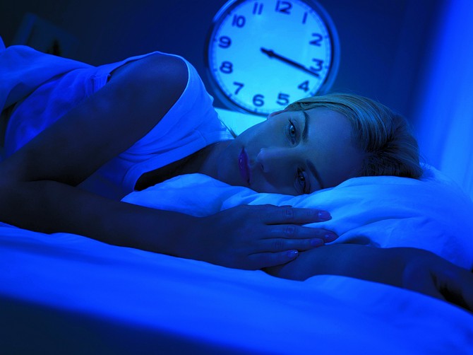 131160_stockphotowomanawakeearlyinthemorninghavinginsomnia219428317