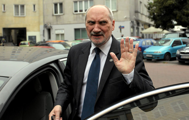 Macierewicz: Sikorski winny agresji Putina