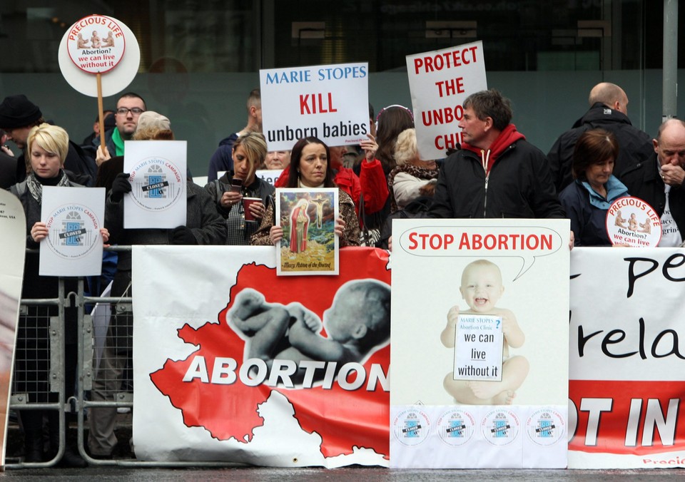 Protest przeciwko pierwszej prywatnej kliniki aborcyjnej w Irlandii Płn.