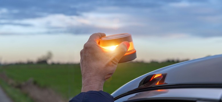 Rezygnują z trójkątów. Od 1 stycznia nowe obowiązkowe wyposażenie auta