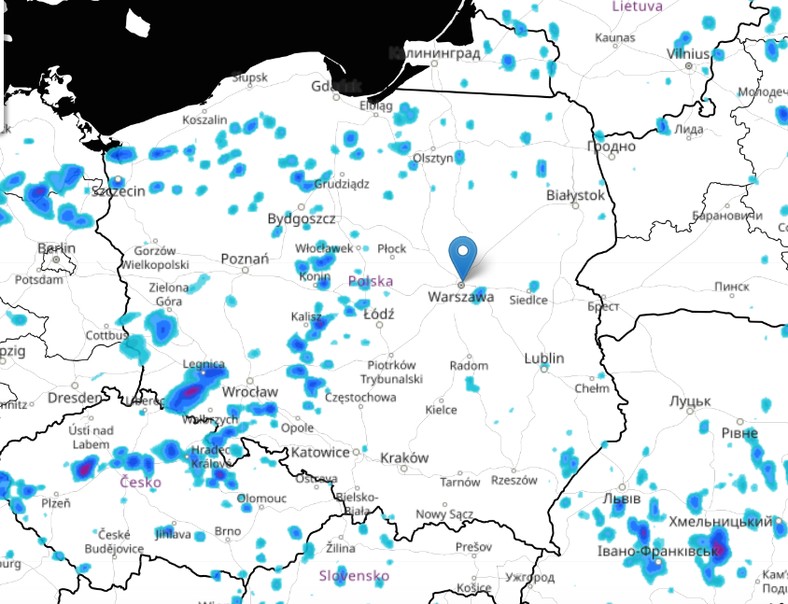 Pogoda na poniedziałek, opady (na niebiesko)