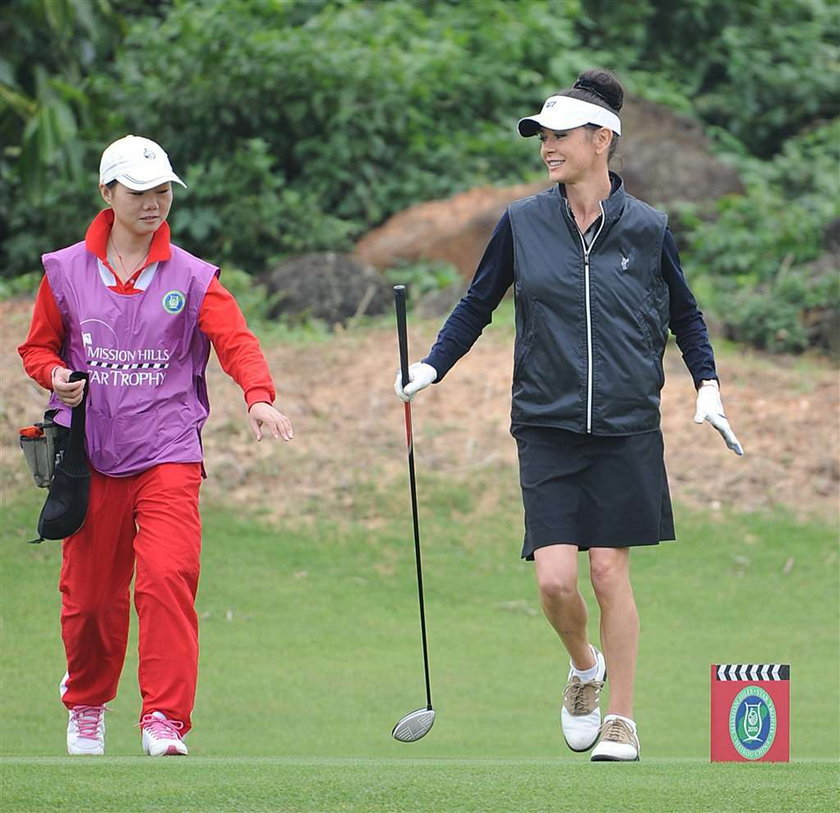Czy to najgorsza żona świata? Catherina Zeta-Jones (41 l.) pojechała sobie na turniej golfowy dla celebrytów w Chinach. W domu zostawiła walczącego z rakiem męża - Michaela Douglasa.