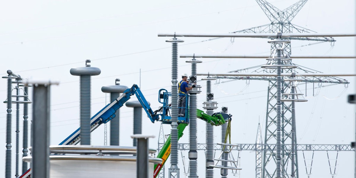 W 2017 roku energia ze źródeł odnawialnych w Niemczech stanowiła 38,2 proc. całej produkcji, a w siedem lat wcześniej było to jedynie 19,1 proc. W 2018 r. OZE wyprodukowały ponad 40 proc. energii elektrycznej w tym kraju. Niemcy chcą  do 2030 roku osiągnąć poziom 65 proc. produkcji energii z OZE i zrezygnować z atomu do 2022 roku