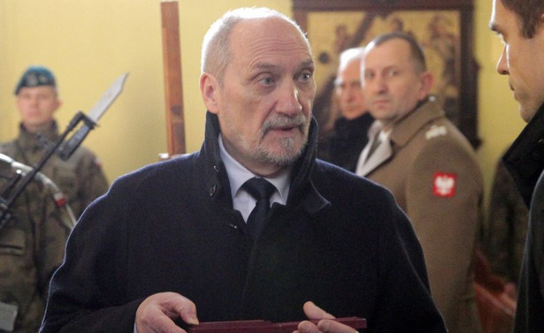 Macierewicz w "Do Rzeczy": Źle się stało, że został zablokowany proces nominacji generalskich