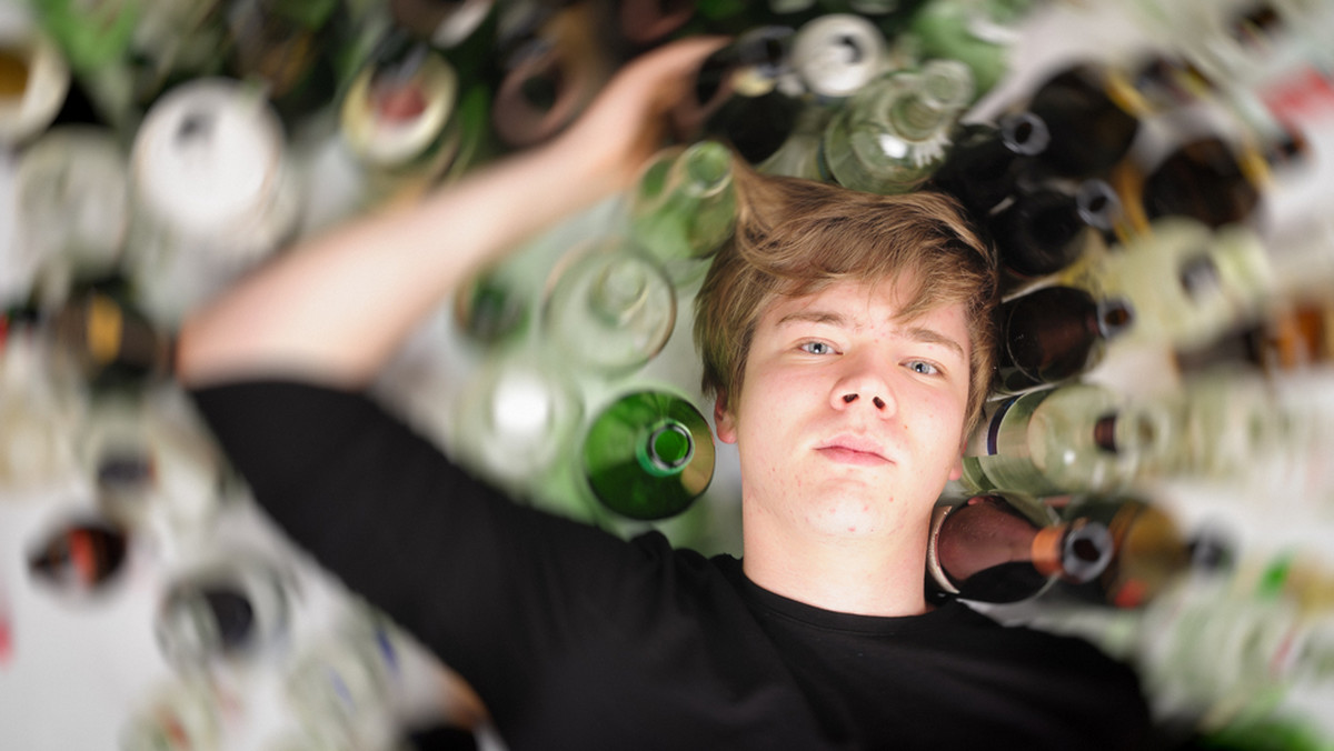 Prof. Wojcieszek: do upicia się młodzież potrzebuje trzech szklanek piwa