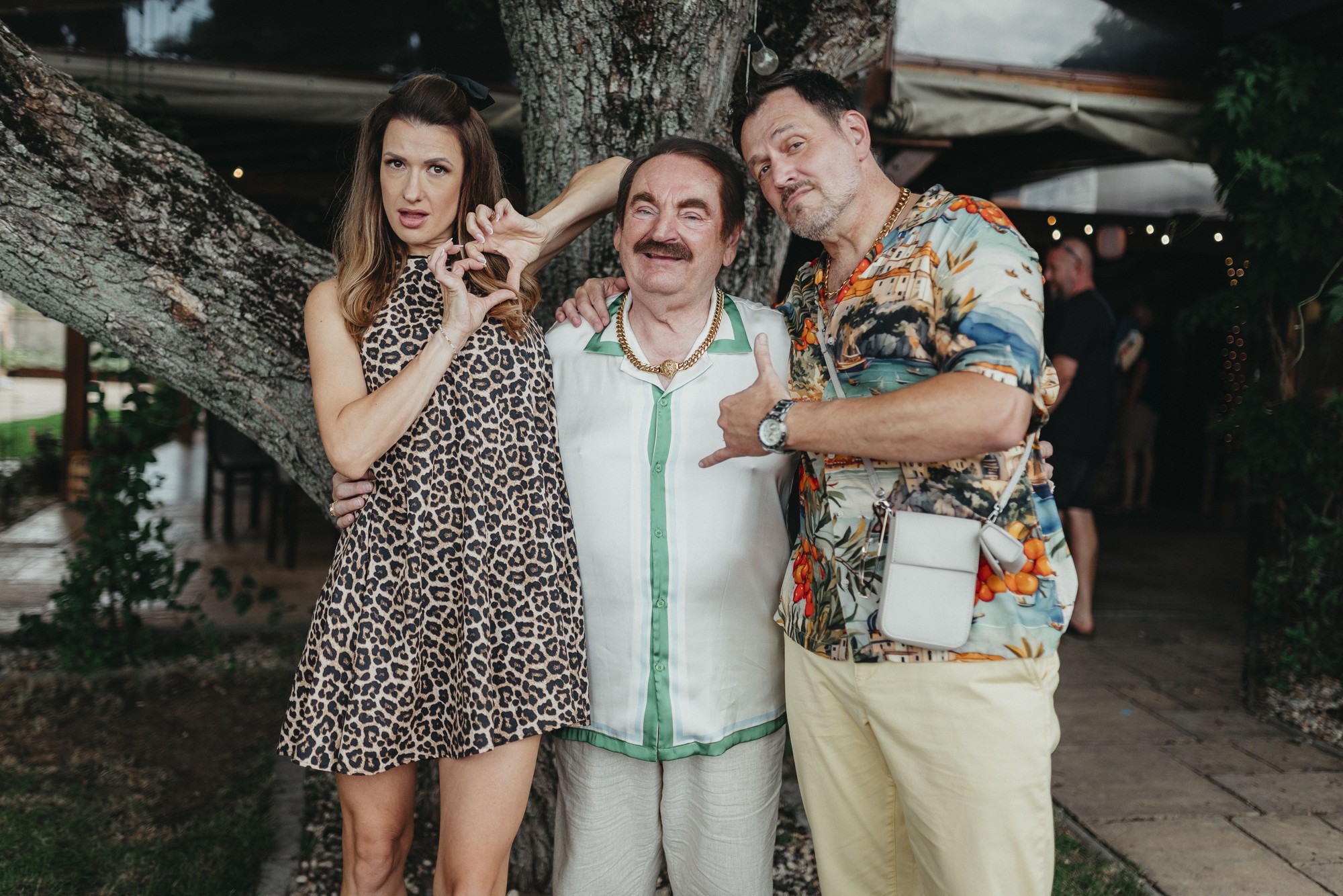 Peter Stašák (uprostred) vo filme Kavej 2. 