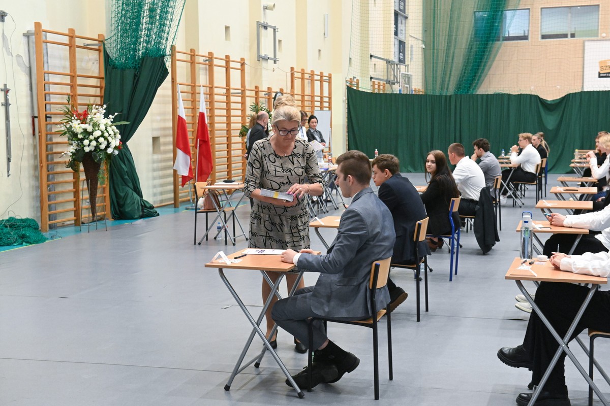 Wniesienie telefonu na salę egzaminacyjną może zakończyć się unieważnieniem matury