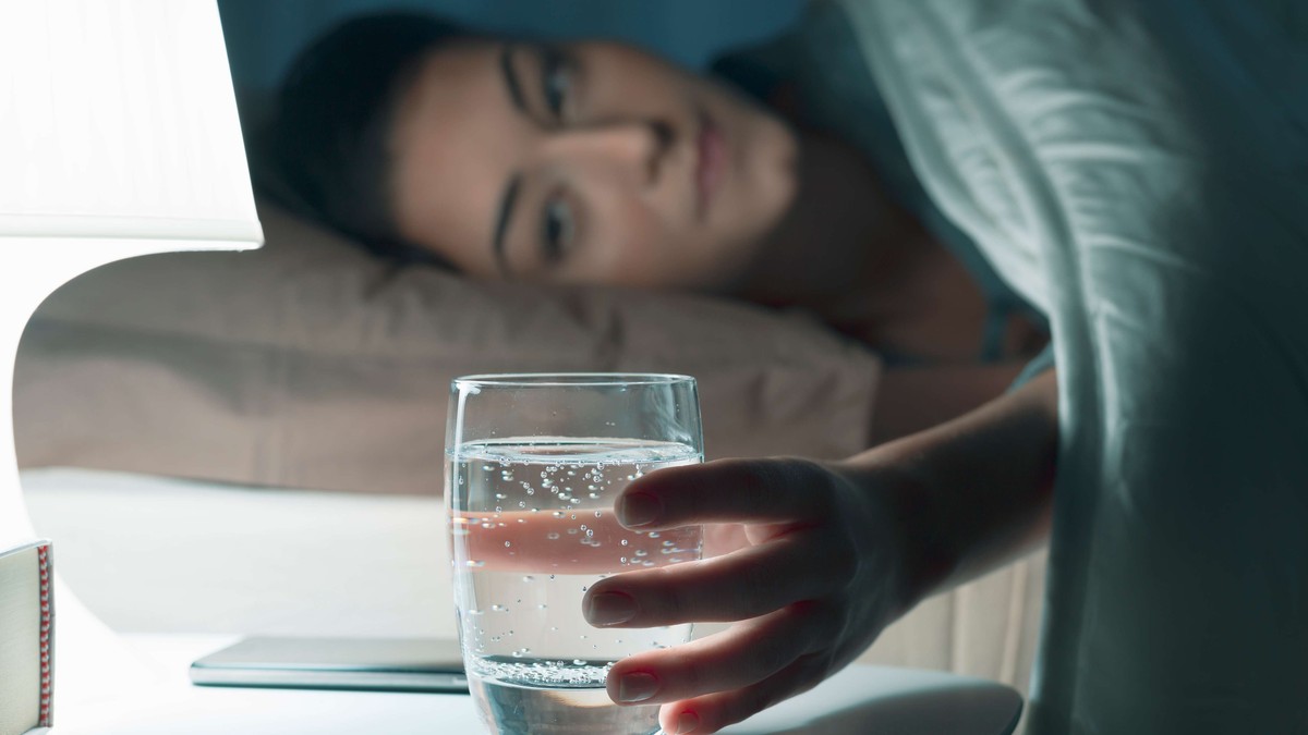 Koliko pre spavanja treba popiti poslednji gutljaj vode