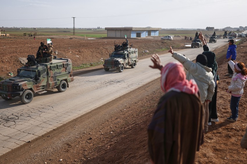 Vladin konvoj prolazi kroz kurdski grad Kamišli u Siriji 3. februara