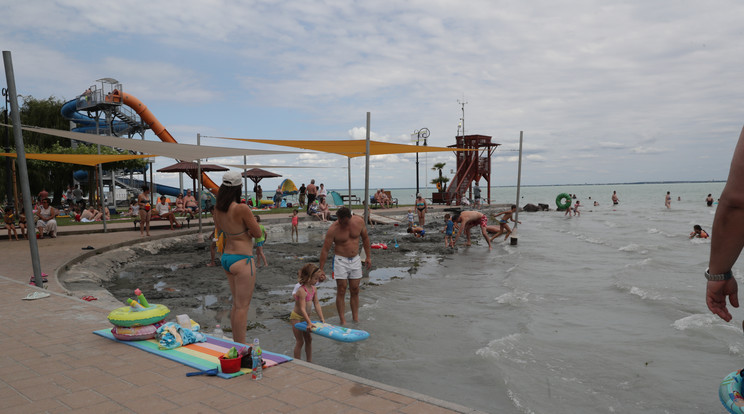 A Balaton töretlenül népszerű, de jobb felkészülni a borsos árakra /Fotó: Grnák László